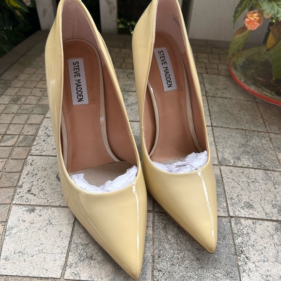Steve Madden Vala Cream Patent Leather Stiletto Heels sz 8.5 nwob - Picture 2 of 5